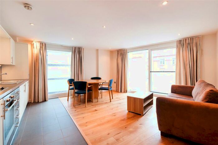 2 Bedroom Apartment To Rent In Dickinson Court, Brewhouse Yard, London, EC1V