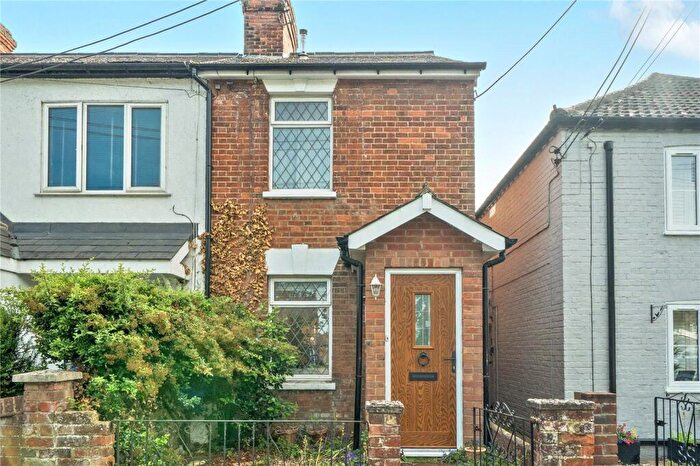 2 Bedroom End Of Terrace House To Rent In Binfield Road, Bracknell, Berkshire, RG42