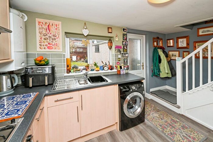 2 Bedroom End Of Terrace House For Sale In Leakes Row, Louth, LN11