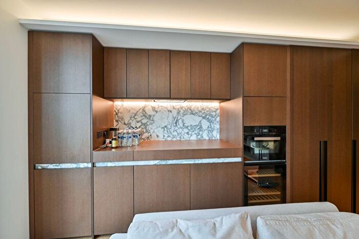 Studio For Sale In Southbank Place, London Bridge, London, SE1