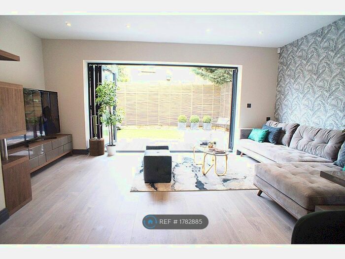 4 Bedroom Terraced House To Rent In Lincoln Road, Enfield, EN1