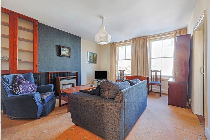 2 Bedroom Flat For Sale In Warwick Avenue, London, W9