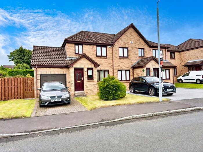 3 Bedroom Semi-Detached House For Sale In Turnhill Drive, Erskine, PA8