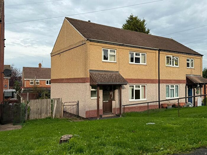 3 Bedroom Semi Detached House For Sale In Rydal Close, Worcester, WR4