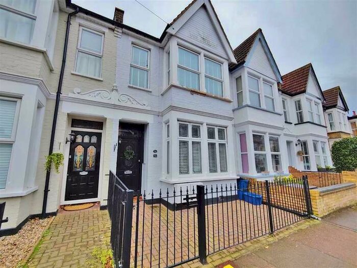 1 Bedroom Flat To Rent In Pall Mall, Leigh On Sea, SS9