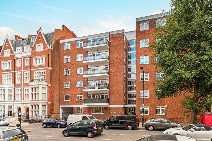 2 Bedroom Flat For Sale In Palace Court, Notting Hill, London, W2