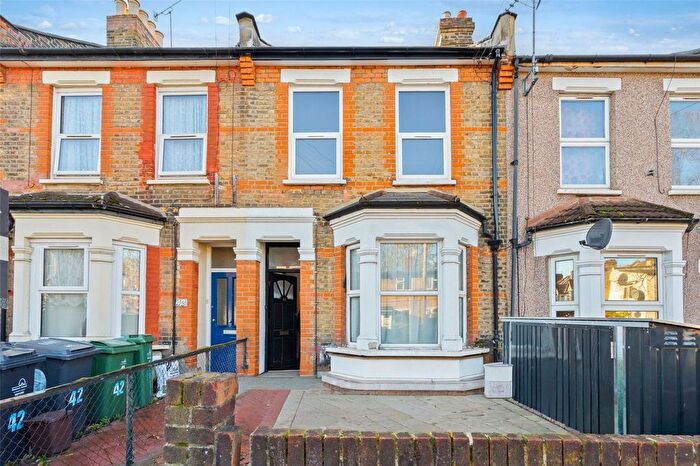 2 Bedroom Flat To Rent In Goldsmith Road, Leyton, E10