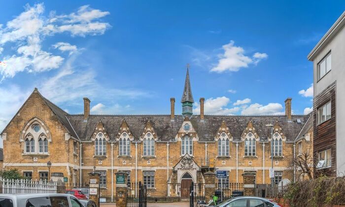 2 Bedroom Flat To Rent In Drapers Road, London, N17