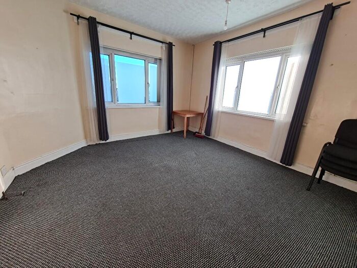 1 Bedroom Flat To Rent In High Street, West Bromwich, West Midlands, B70