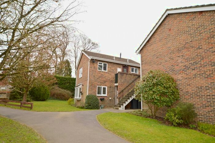 1 Bedroom Flat To Rent In Upper Heyshott, Petersfield, Hampshire, GU31