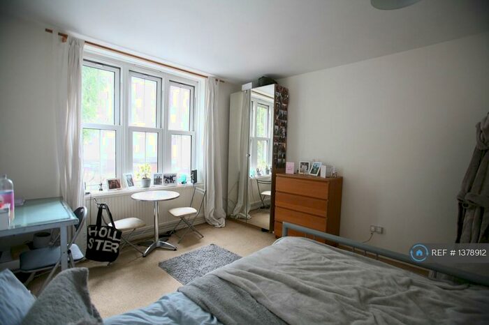 4 Bedroom Flat To Rent In Camelot House, London, NW1