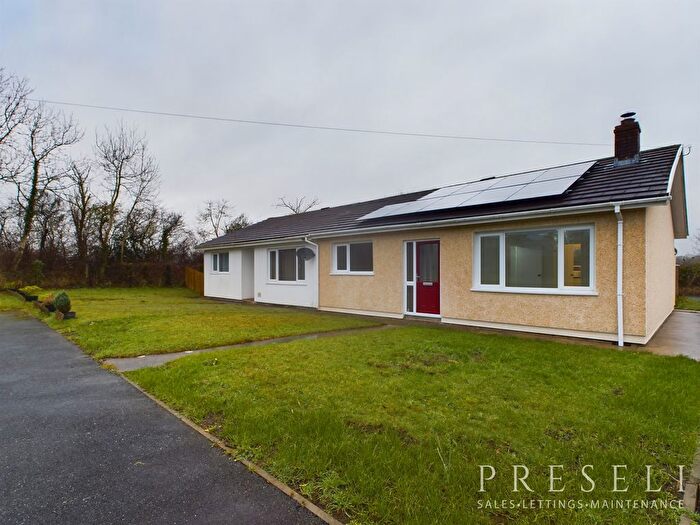 2 Bedroom Semi-Detached Bungalow To Rent In Landseer View, Hook, Haverfordwest, SA62