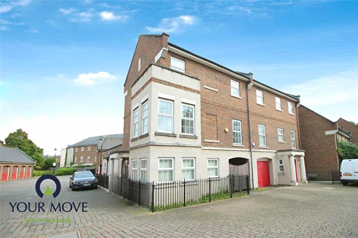 5 Bedroom Semi-Detached House To Rent In Park Cliff Road, Greenhithe, Kent, DA9