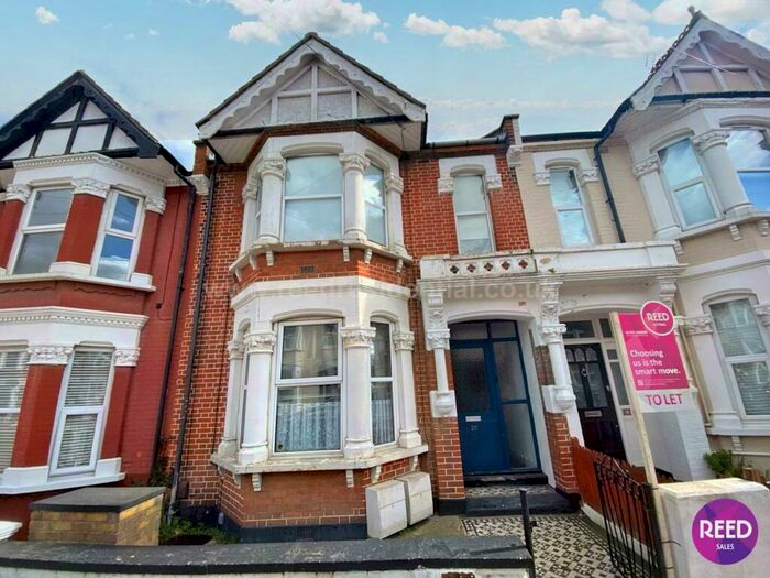 1 Bedroom Apartment To Rent In Hainault Avenue, Westcliff On Sea, SS0