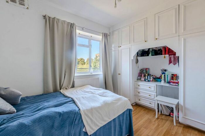 3 Bedroom Flat To Rent In Peterborough Road, Parsons Green, London, SW6