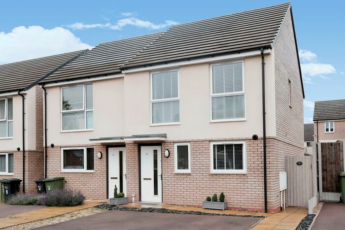 3 Bedroom Semi-Detached House To Rent In New Kilvert Road, Hereford, HR2
