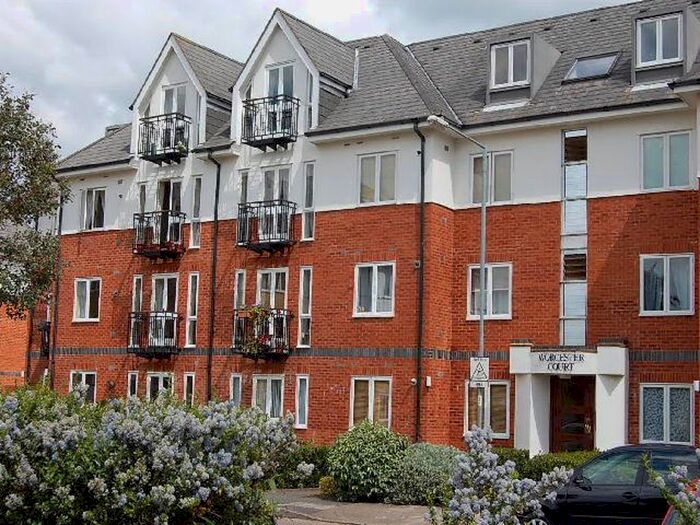 2 Bedroom Flat To Rent In Park View Close, St Albans, AL1