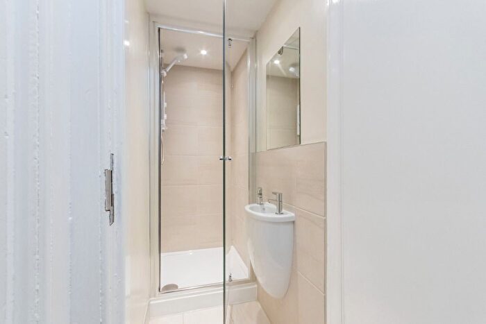 2 Bedroom Flat To Rent In Upper Grove Place, Fountainbridge, Edinburgh, EH3