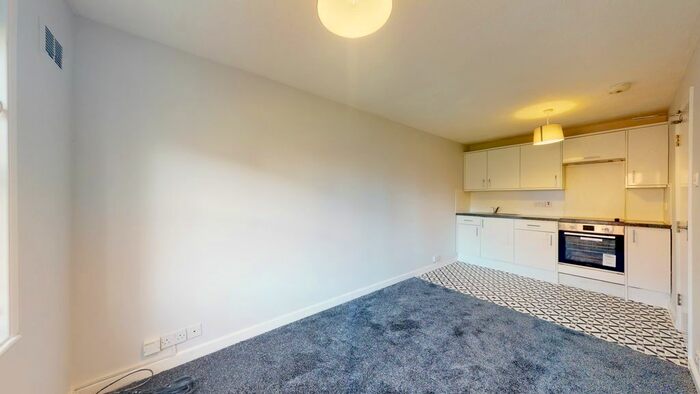 2 Bedroom Flat To Rent In Curtis Drive, London, W3