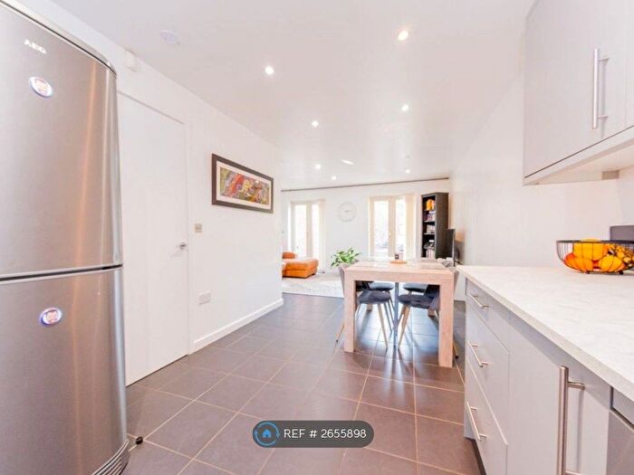 3 Bedroom Semi-Detached House To Rent In Vienna Court, Morley, Leeds, LS27