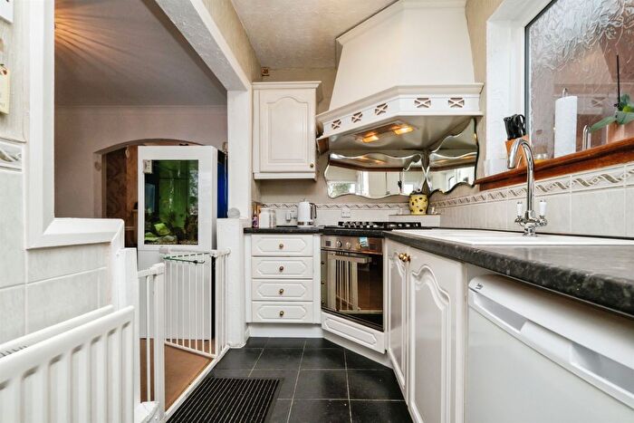 3 Bedroom Semi-Detached House For Sale In Waddington Avenue, Great Barr, Birmingham, B43