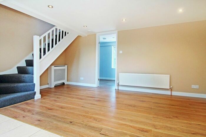 2 Bedroom Maisonette To Rent In High Street, Waltham Cross, EN8