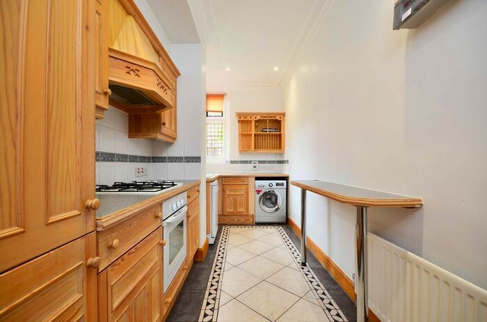 2 Bedroom Flat To Rent In Oldfield Wood, Maybury, Woking, GU22