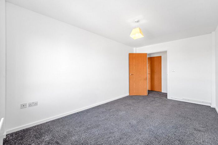 2 Bedroom Flat To Rent In Ashwood Place, Tamar Way, Slough, SL3