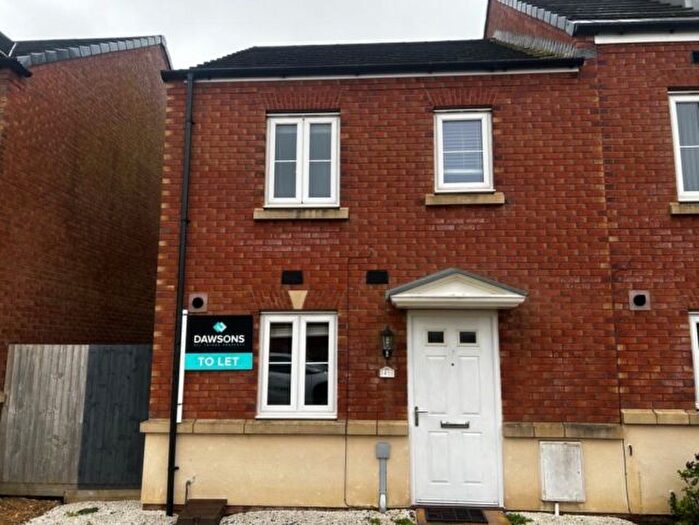 3 Bedroom Property To Rent In Stryd Bennett, Llanelli, SA15