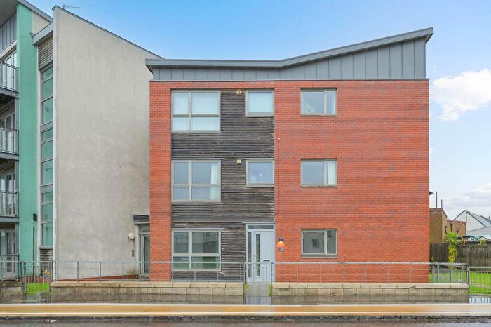 2 Bedroom Flat For Sale In Raploch Road, Stirling, FK8