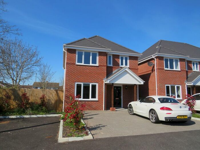 3 Bedroom Detached House To Rent In Highlands Road, Fareham PO15