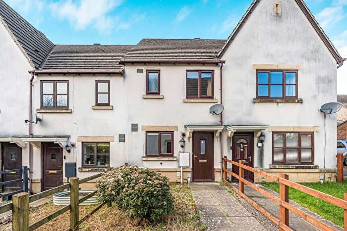 3 Bedroom Semi-Detached House For Sale In Court View, Stonehouse, GL10