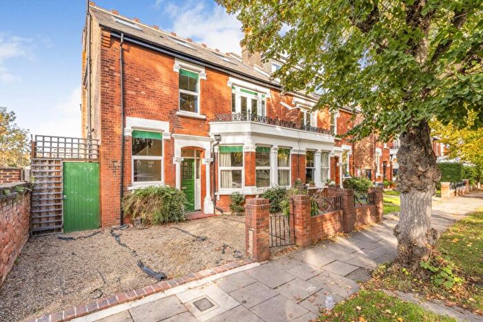 5 Bedroom End Of Terrace House To Rent In Hemington Avenue, London, N11