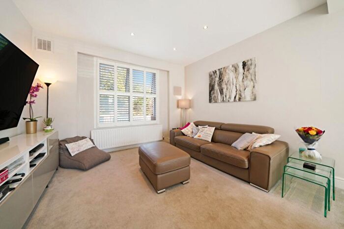 3 Bedroom End Of Terrace House For Sale In Princess Road, Croydon, CR0