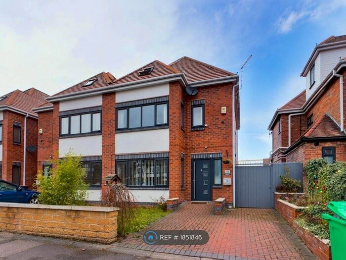 4 Bedroom Semi-Detached House To Rent In Wollaton Road, Nottingham, NG8