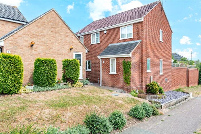 4 Bedroom Detached House For Sale In Tiptree Grove, Wickford, Essex, SS12