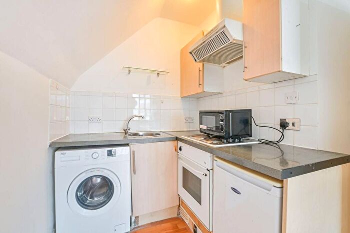 1 Bedroom Flat To Rent In High Road, Willesden Green, London, NW10