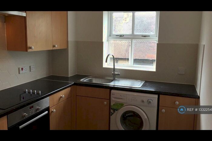 1 Bedroom Flat To Rent In Gidea Park, Romford, RM2