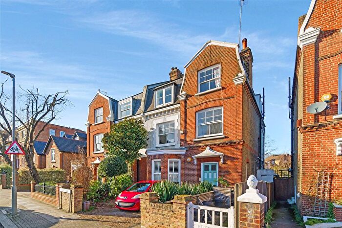 2 Bedroom Flat To Rent In Erpingham Road, London, SW15