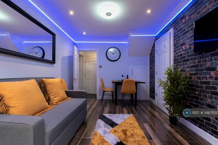 2 Bedroom Flat To Rent In Gables Lodge - Duplex, Reading, RG1