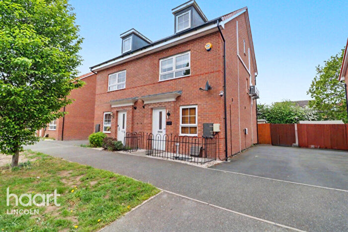4 Bedroom Semi-Detached House For Sale In Brutus Court, Lincoln, LN6