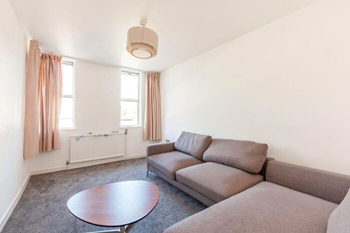 1 Bedroom Flat To Rent In Whitecross Street, Clerkenwell, London, EC1Y