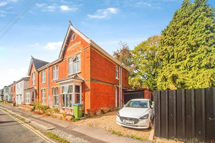 6 Bedroom Semi-Detached House For Sale In Brighton Road, Southampton, Hampshire, SO15