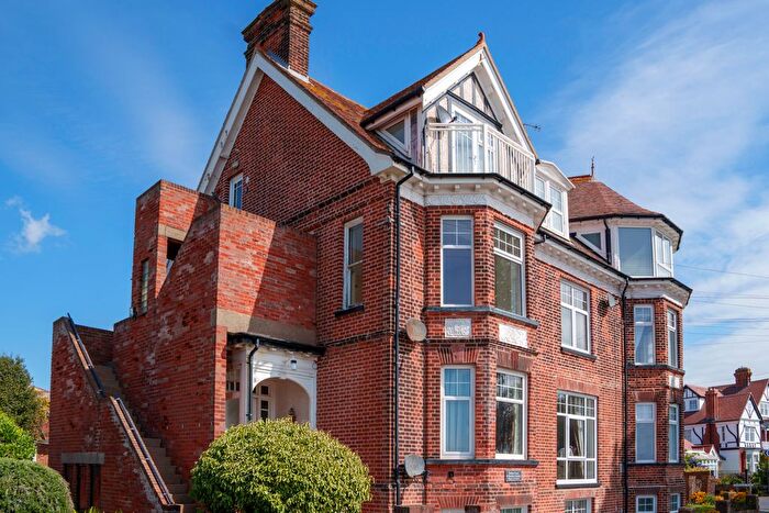 2 Bedroom Flat For Sale In Graham Court, Hamilton Gardens, Felixstowe, IP11