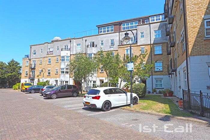 2 Bedroom Flat For Sale In Forge Way, Southend-On-Sea, SS1