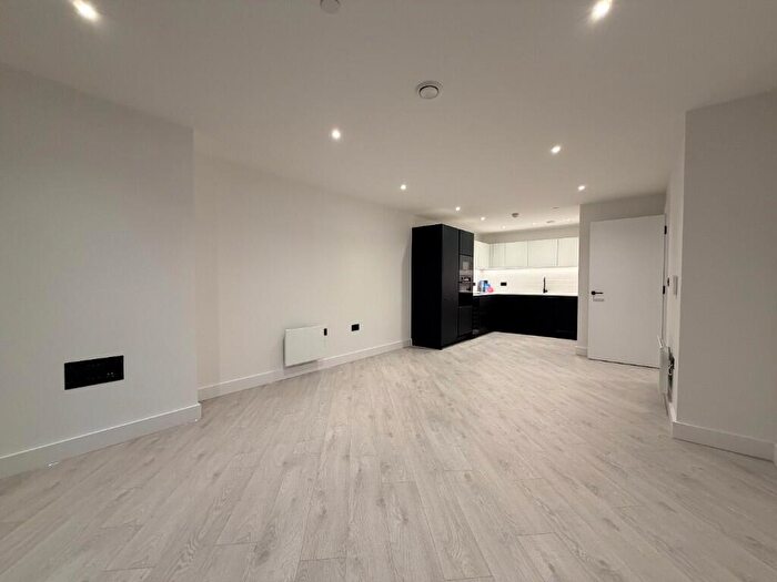 1 Bedroom Apartment To Rent In Trinity Way, Manchester, Greater Manchester, M3