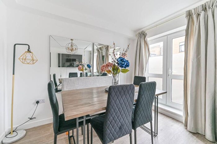 2 Bedroom Flat For Sale In Paxton Place, Crystal Palace, London, SE27