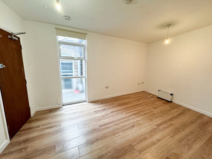 1 Bedroom Studio To Rent In High Road Leyton, Leyton, E10