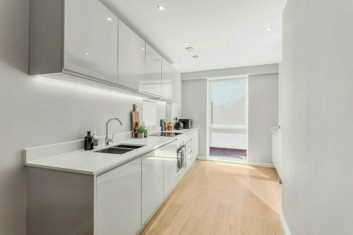 3 Bedroom Duplex For Sale In Ho, Leyton Green Road, London, E10