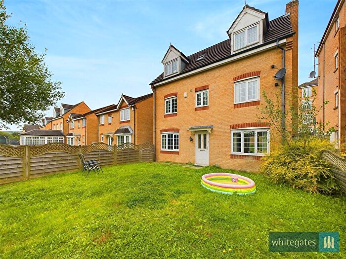 5 Bedroom Detached House For Sale In Abbeydale Drive, Bradford, West Yorkshire, BD8
